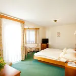 Otel Alpenhotel Wurzer